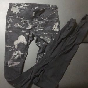 Alo Yoga Goddess Leggings grey and black